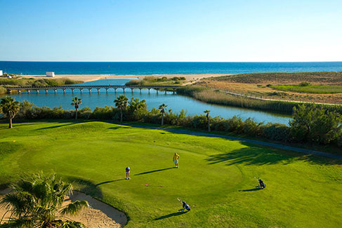 Salgados golfbana ligger intill ett naturreservat