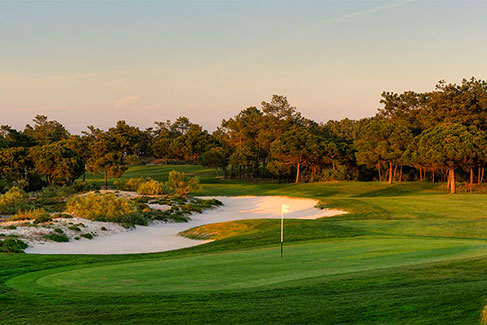 Salgados golfbana ligger intill ett naturreservat