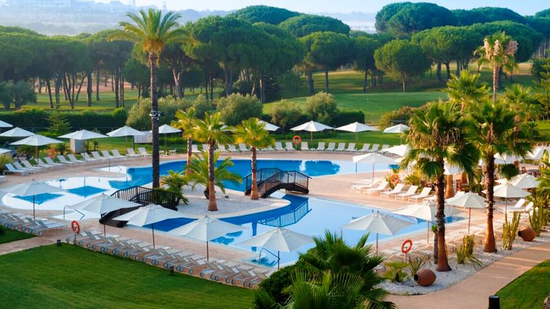 Precise Resort El Rompido - The Hotel pool intill Sur hål 1