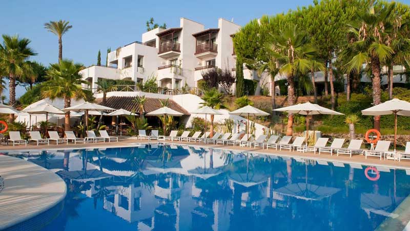 Precise Resort El Rompido - The Hotel solsängar finns runt poolen