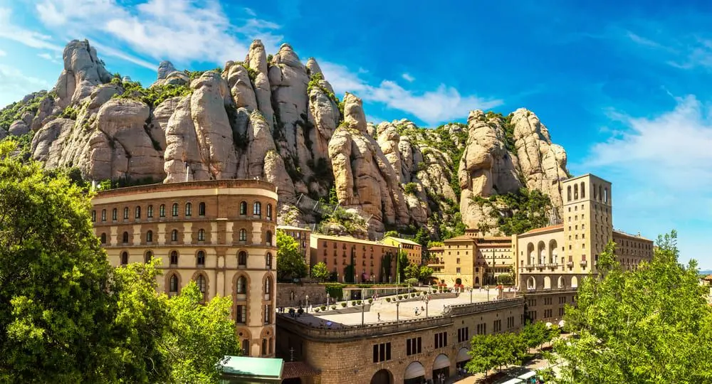 Excursión al Monasterio de Montserrat desde Barcelona al amanecer