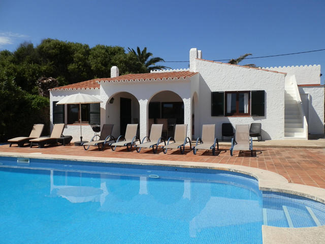 Villa Floris - vista de la piscina - Chalet con piscina -Binibeca - Alojamientos en Menorca