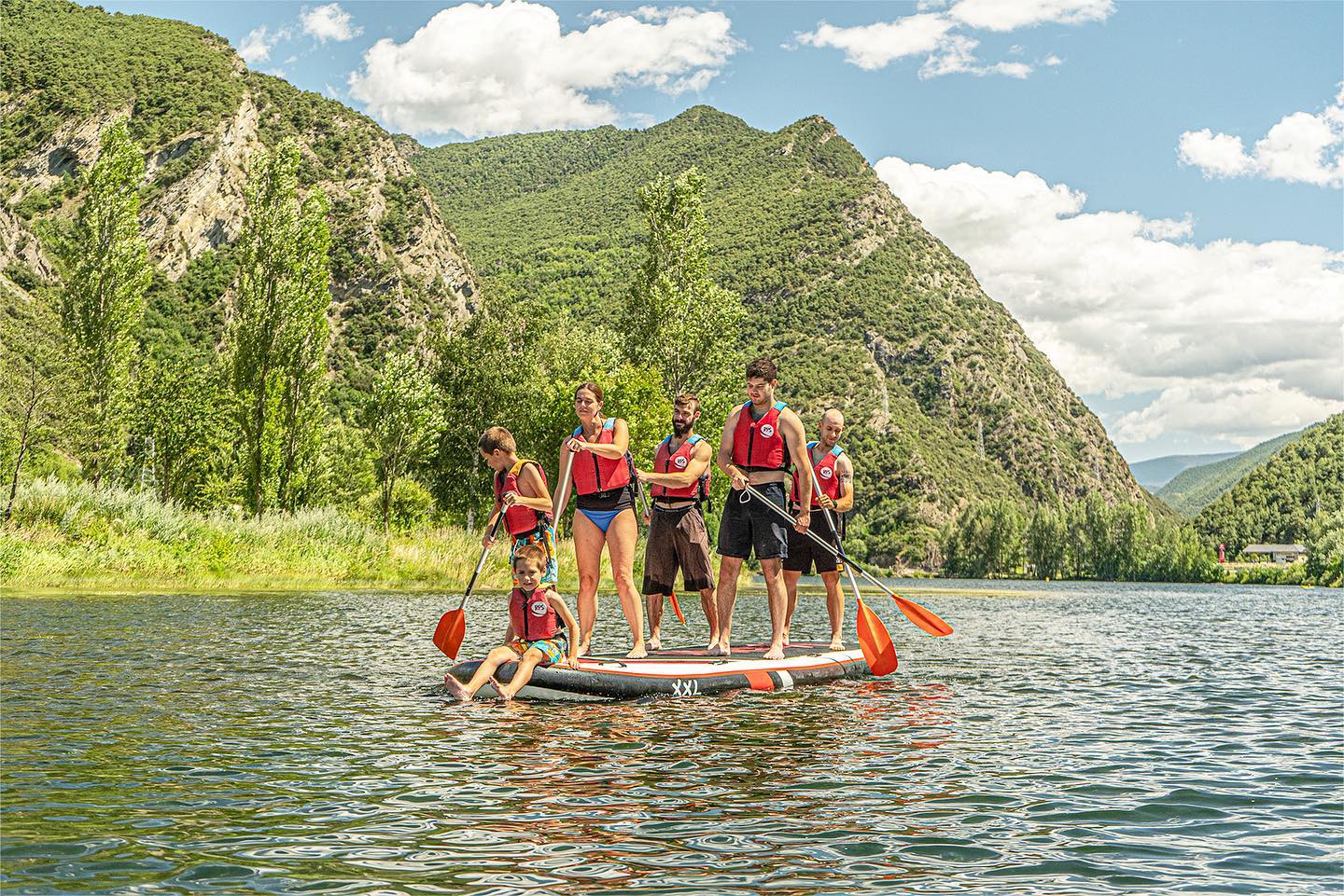 La Guingueta d’Àneu : location de BIG SUP sur le lac de la Torrassa