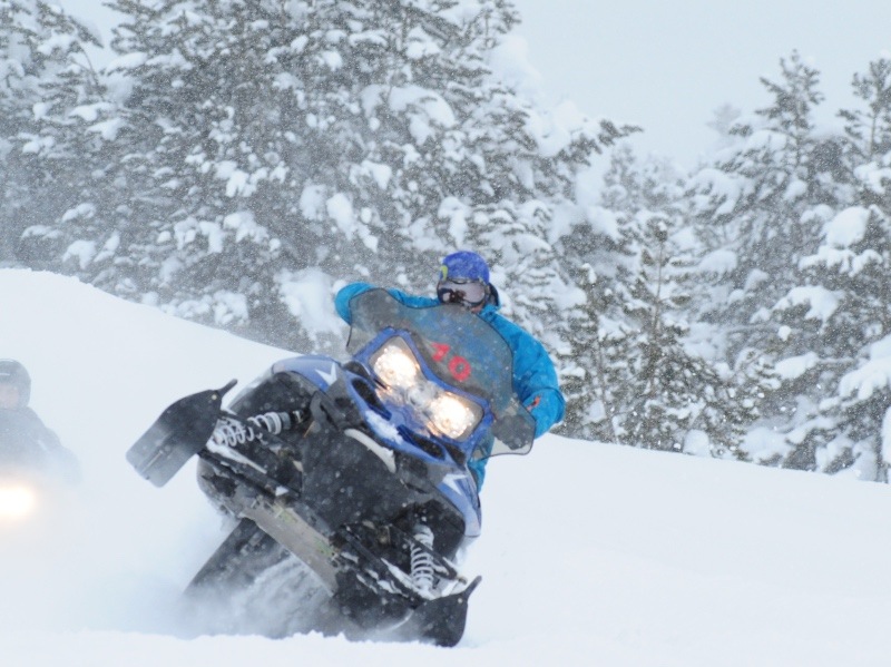 Motos De Nieve Montgarri Riders (2 Horas) | Sólo Paseo - MOTOS DE NIEVE EN BAQUEIRA BERET