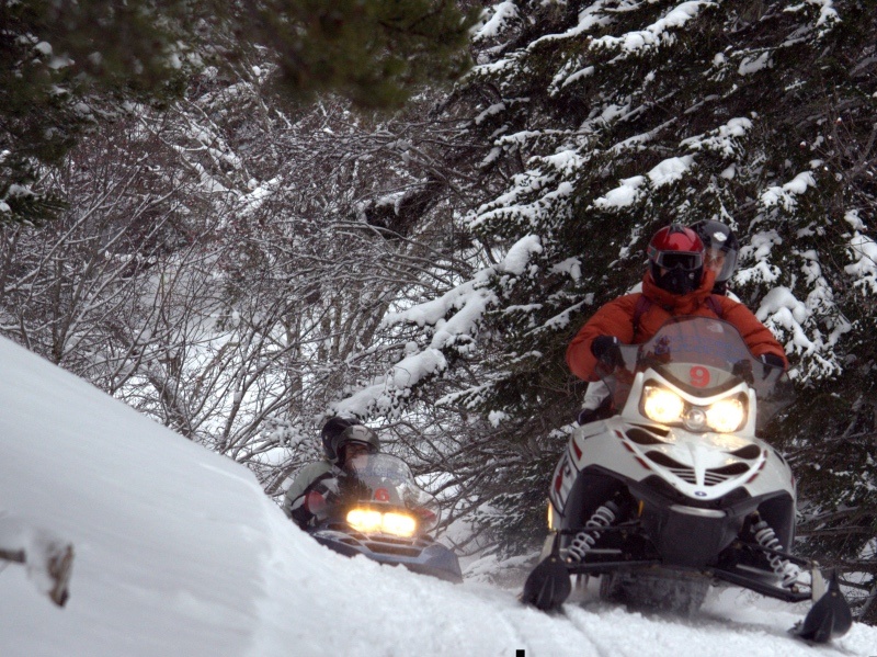 Motos De Nieve Moto De Nieve Montgarri Visit (18 Kms I/V) + Menú Premium - MOTOS DE NIEVE EN BAQUEIRA BERET