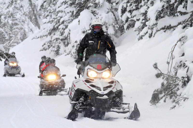 Motos De Nieve Safari En Moto De Nieve (28 Kms I/V) + Menú Premium - MOTOS DE NIEVE EN BAQUEIRA BERET