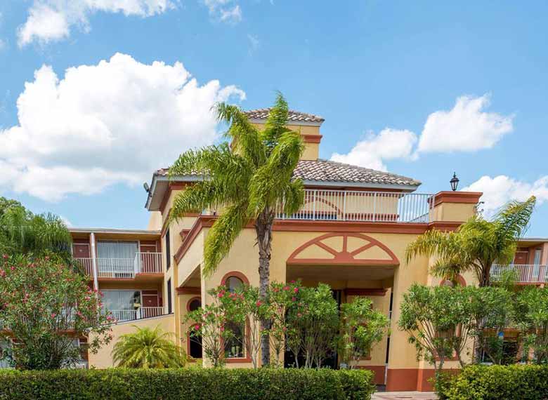 Howard Johnson By Wyndham Tropical Palms Kissimmee