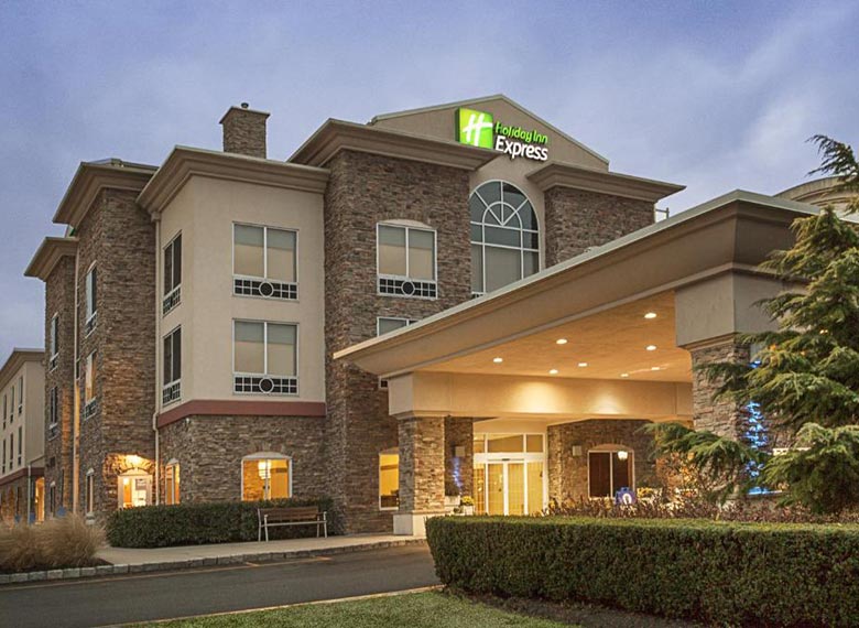 Holiday Inn Express & Suites Long Island-East End, an IHG Hotel