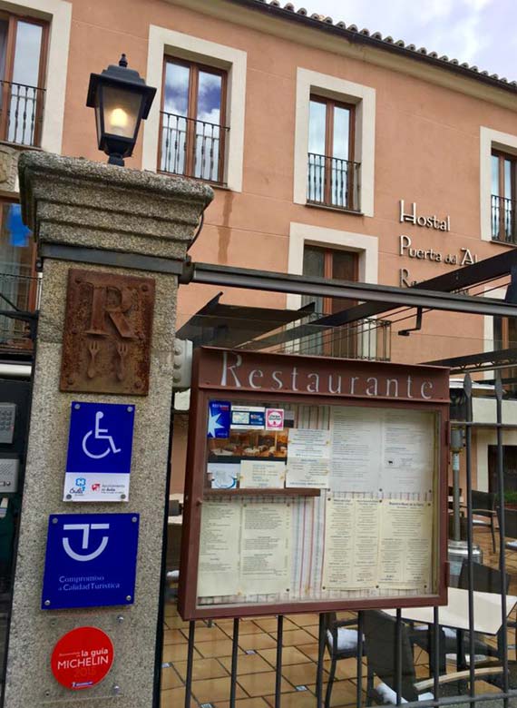 Hostal Hostal Puerta Del Alcázar - Behindertengerechte Hotel - Ávila