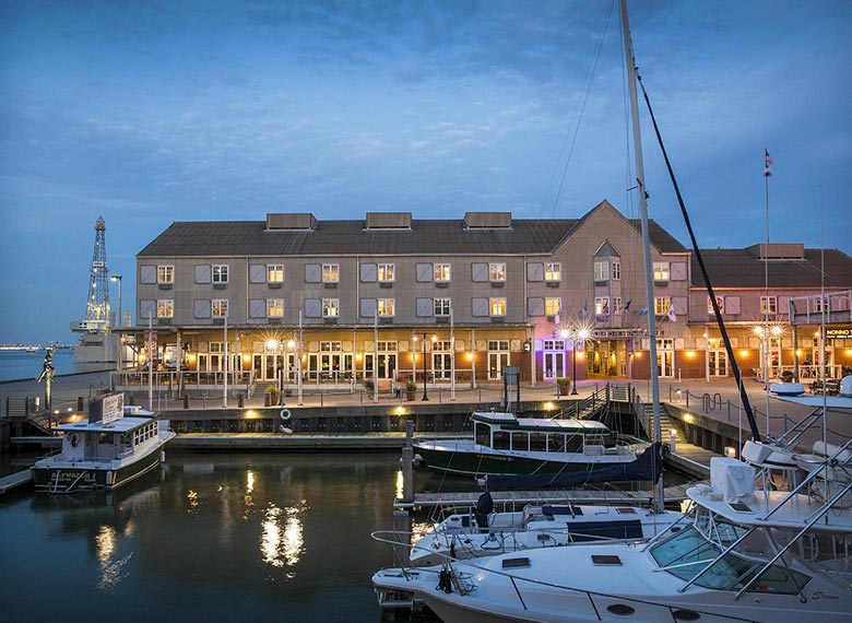 Harbor House Hotel & Marina at Pier 21