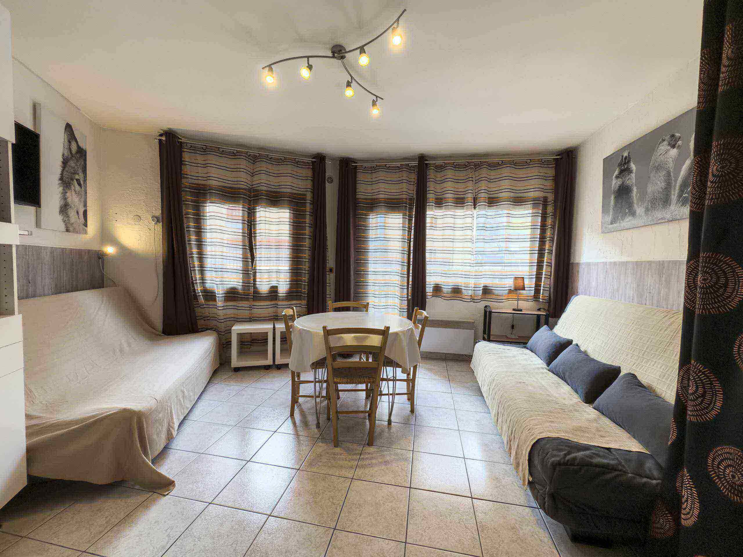 Edificio Tec / Tetras