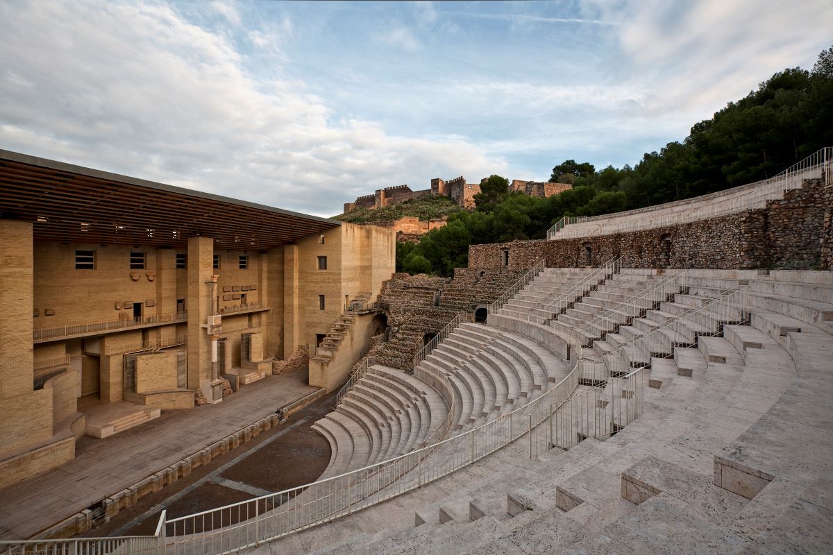 Escapada Aventura Escapada A Sagunto · Dos Noches Entre El Teatro Romano Y El Buceo En El Mediterráneo