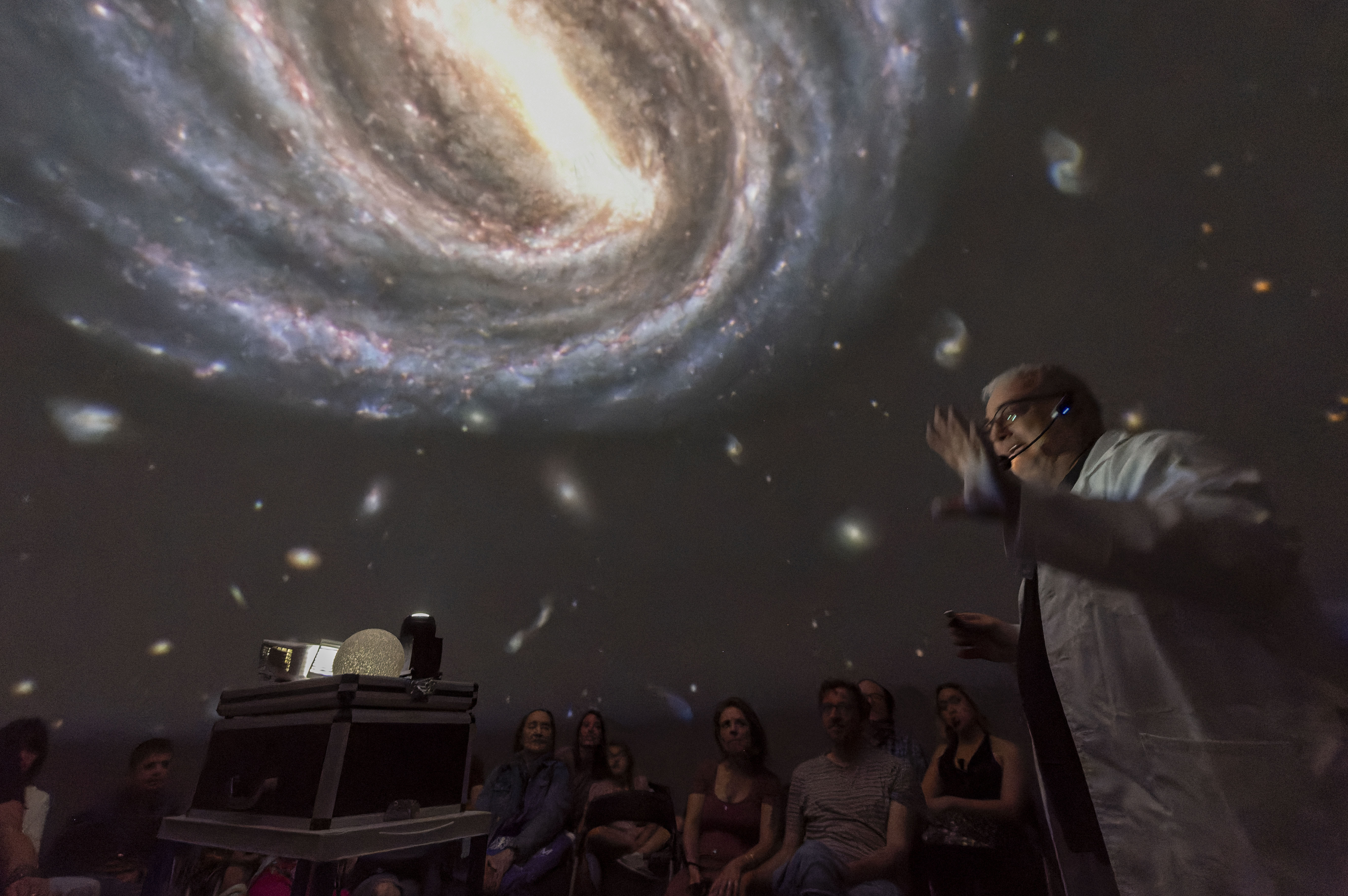 Ecoturismo Viaje Por El Universo: Explorando Los Misterios Del Cosmos