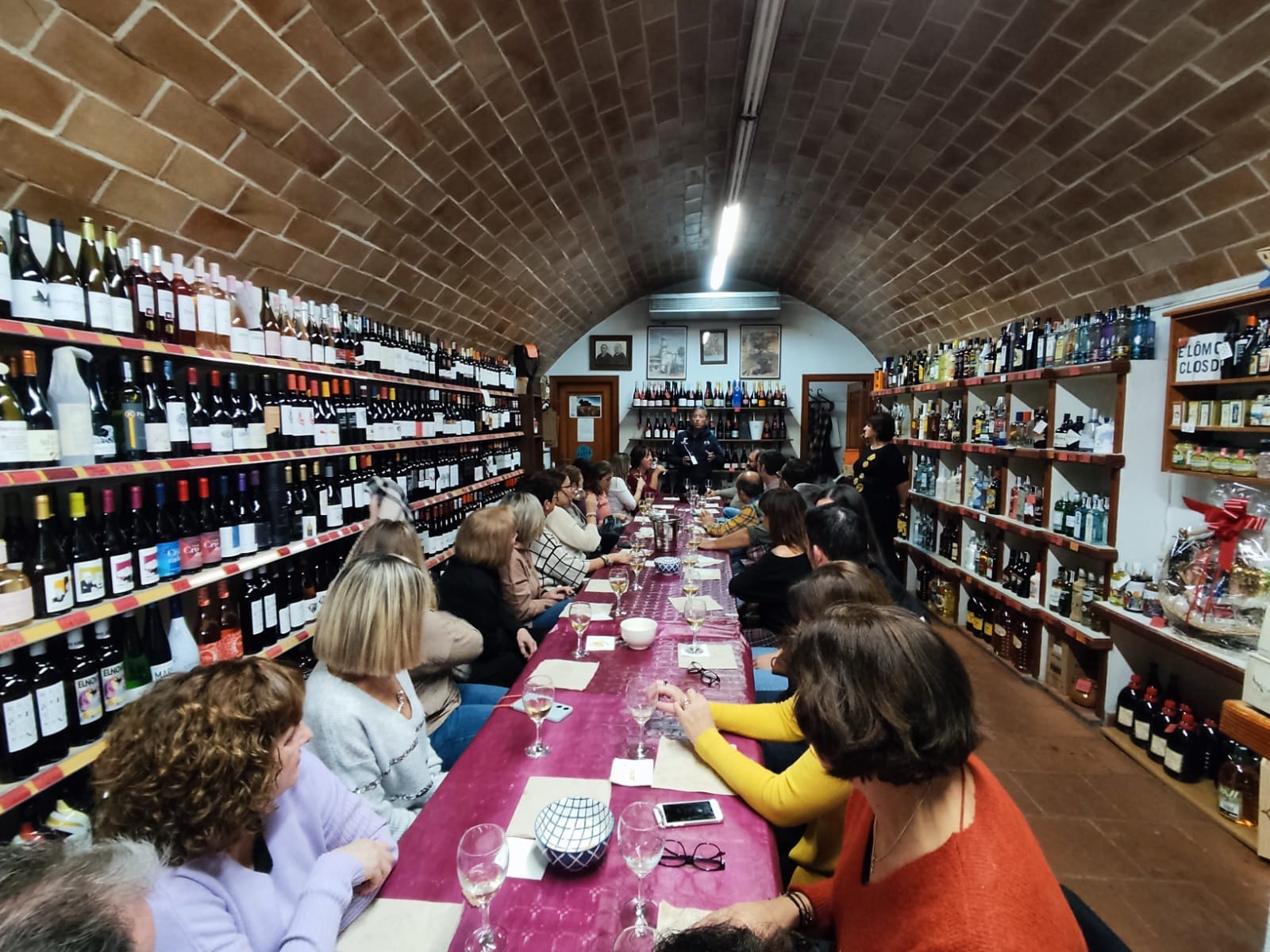 Enoturismo Cata De Vinos Y Cavas