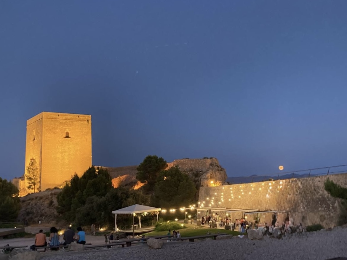 Gastronomy Cena En Las Caballerias Del Castillo De Lorca Con Música En Directo